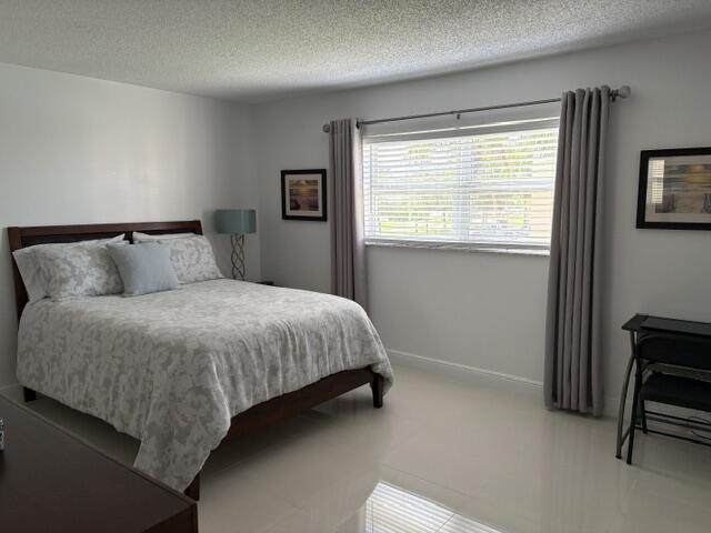 MEADOWBROOK LAKES CONDO - Residential