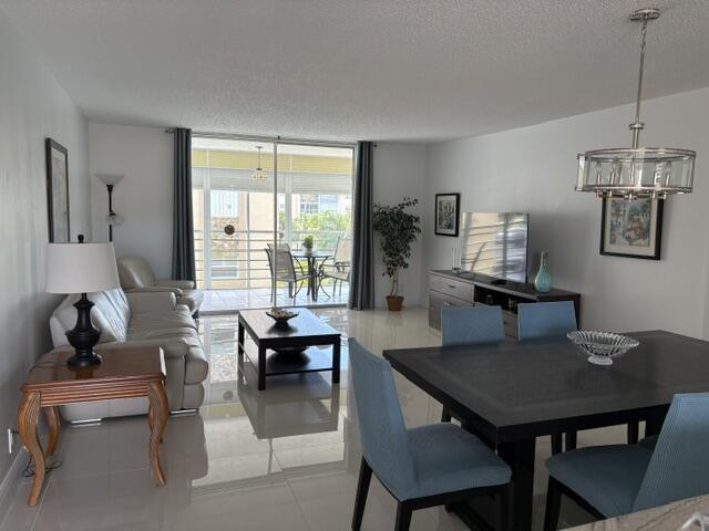 MEADOWBROOK LAKES CONDO - Residential