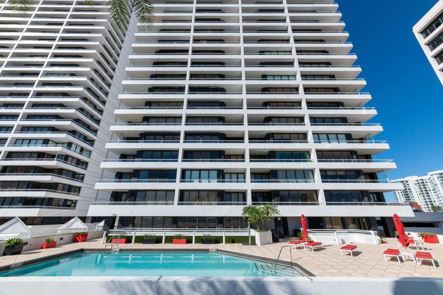 PLAZA OF THE PALM BEACHES - Residential