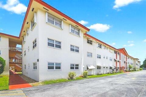 This 2 bedrooms unit is located centrally and close to everything! Boca Towne Centre is a condominium complex situated near downtown Boca Raton, not far from I-95, Mizner Park, shopping, dining, and just under a mile from the beach!This prime East Boca location makes it highly accessible and desirable. Please call now for more information!