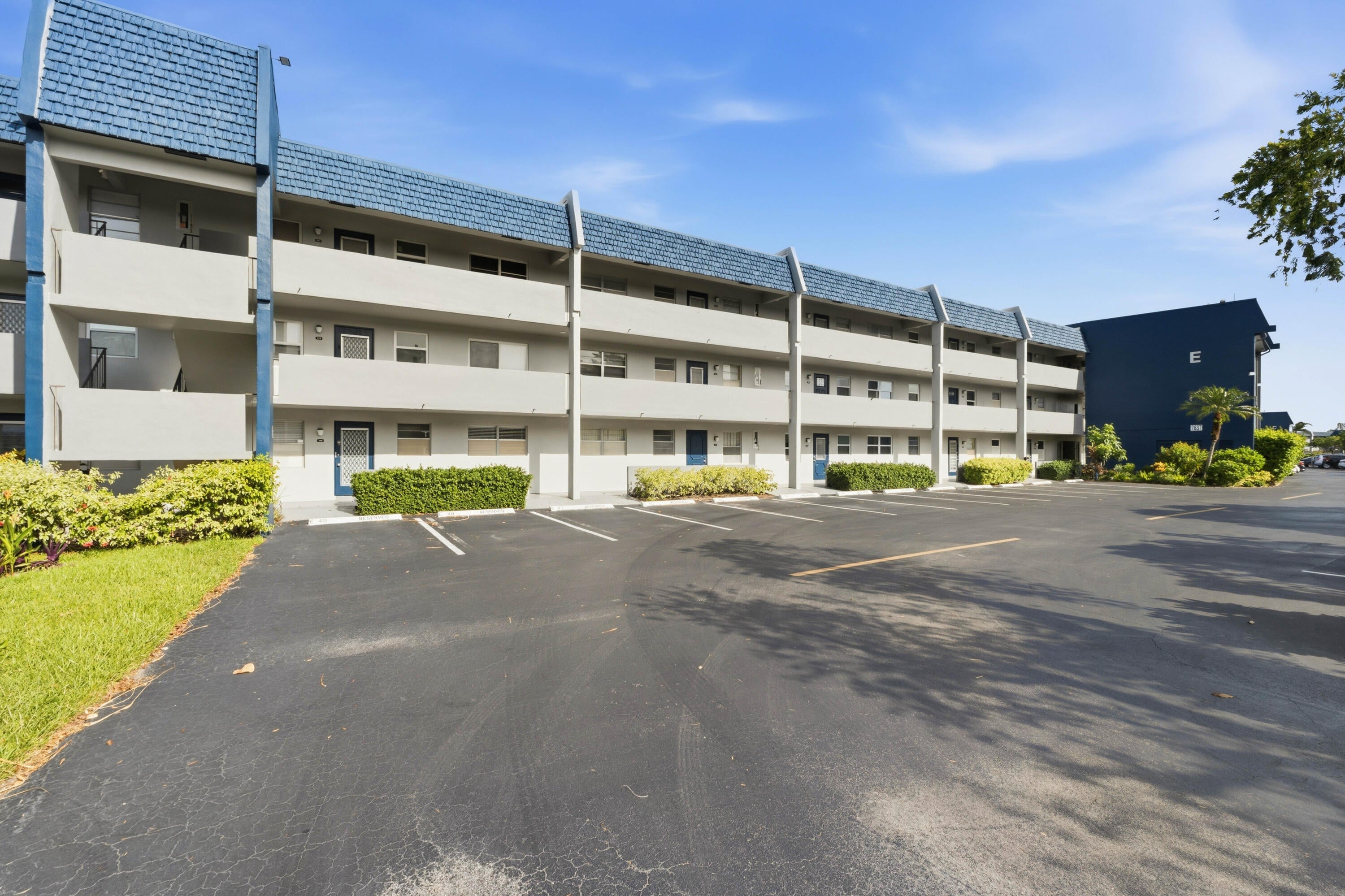 7837 Golf Circle Drive 209, Margate FL 33063