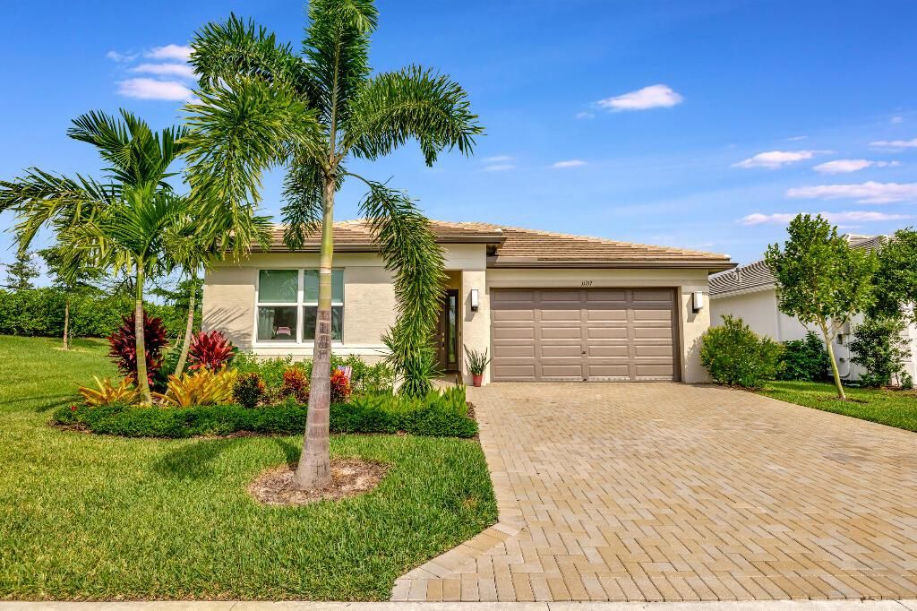 Photo of 11717 SW Silver Creek Avenue, Port Saint Lucie, FL 34987 (MLS # R10919272)