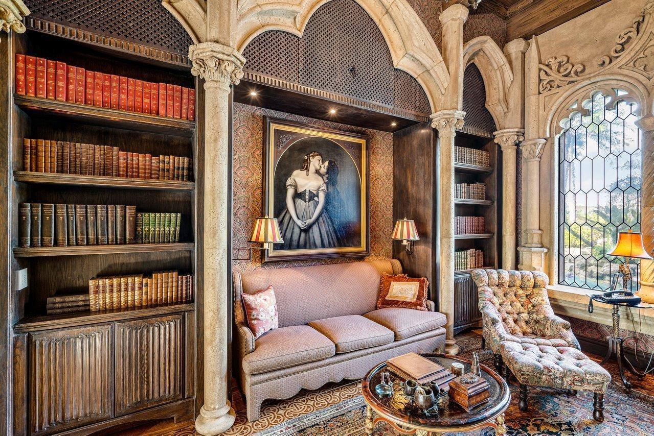 COVENTRY AT WOODFIELD COU - Residential