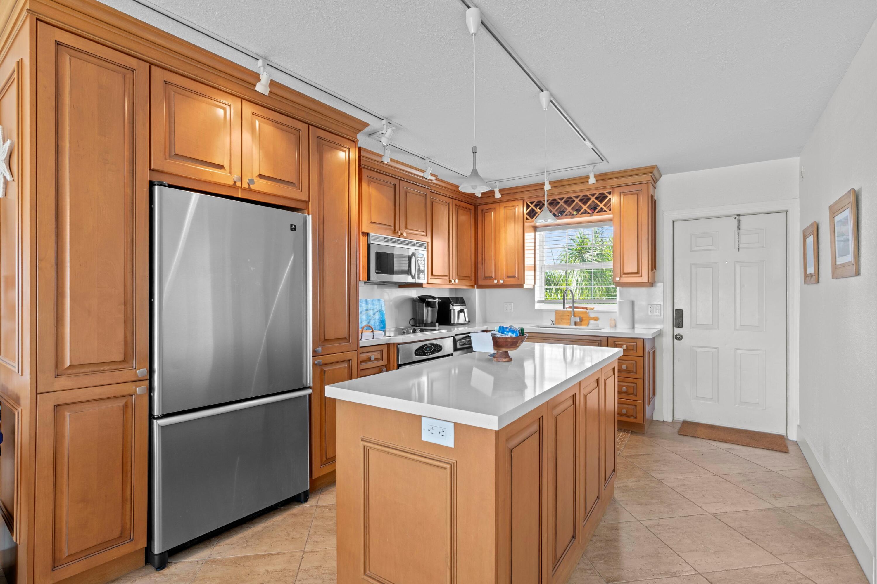 POMPANO YACHT & BEACH CLUB CONDO - Residential Lease