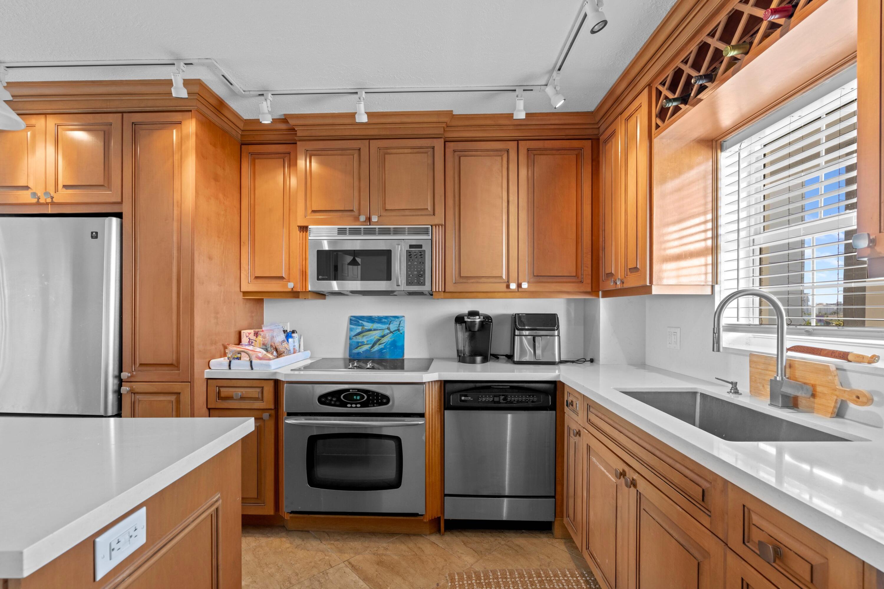 POMPANO YACHT & BEACH CLUB CONDO - Residential Lease