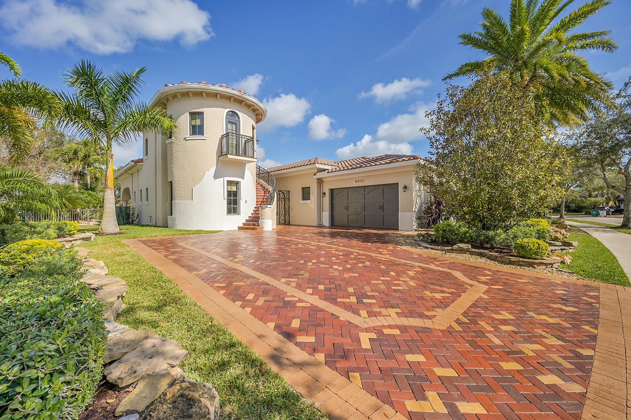 6930 Long Leaf Drive