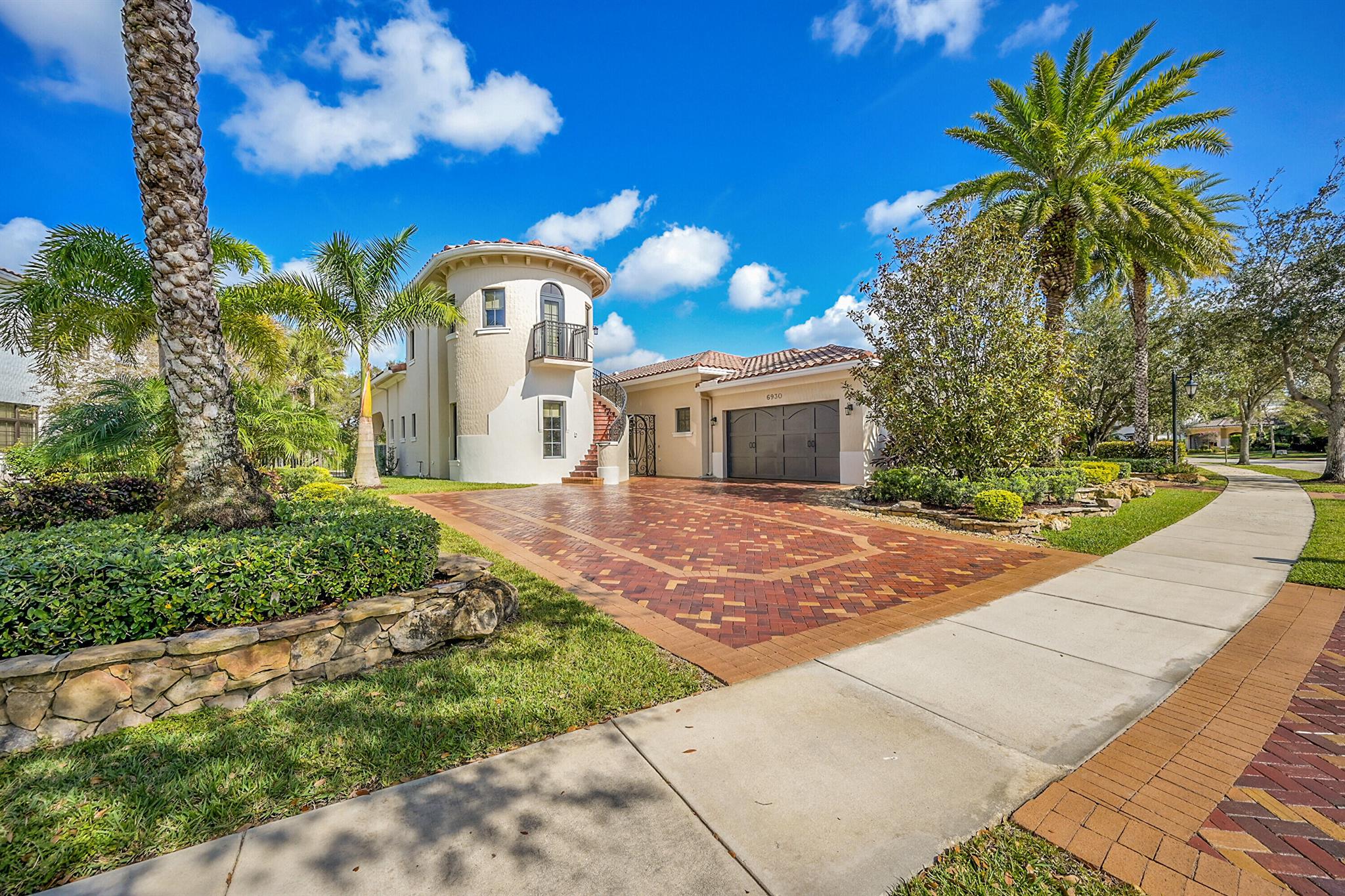 6930 Long Leaf Drive