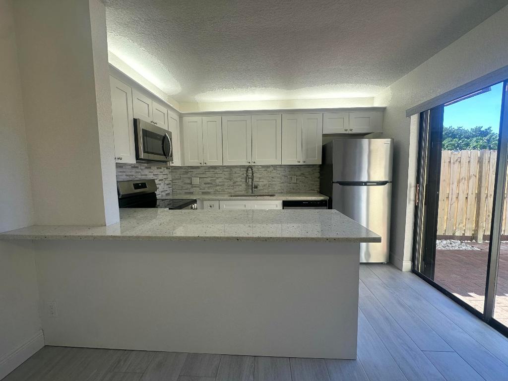 LAKEWOOD 1ST ADDITION OF PALM SPRINGS - Residential Lease