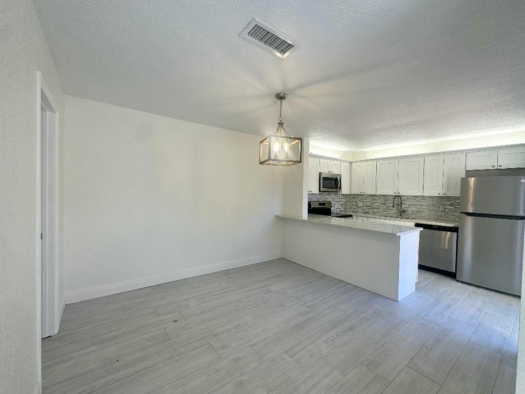 LAKEWOOD 1ST ADDITION OF PALM SPRINGS - Residential Lease