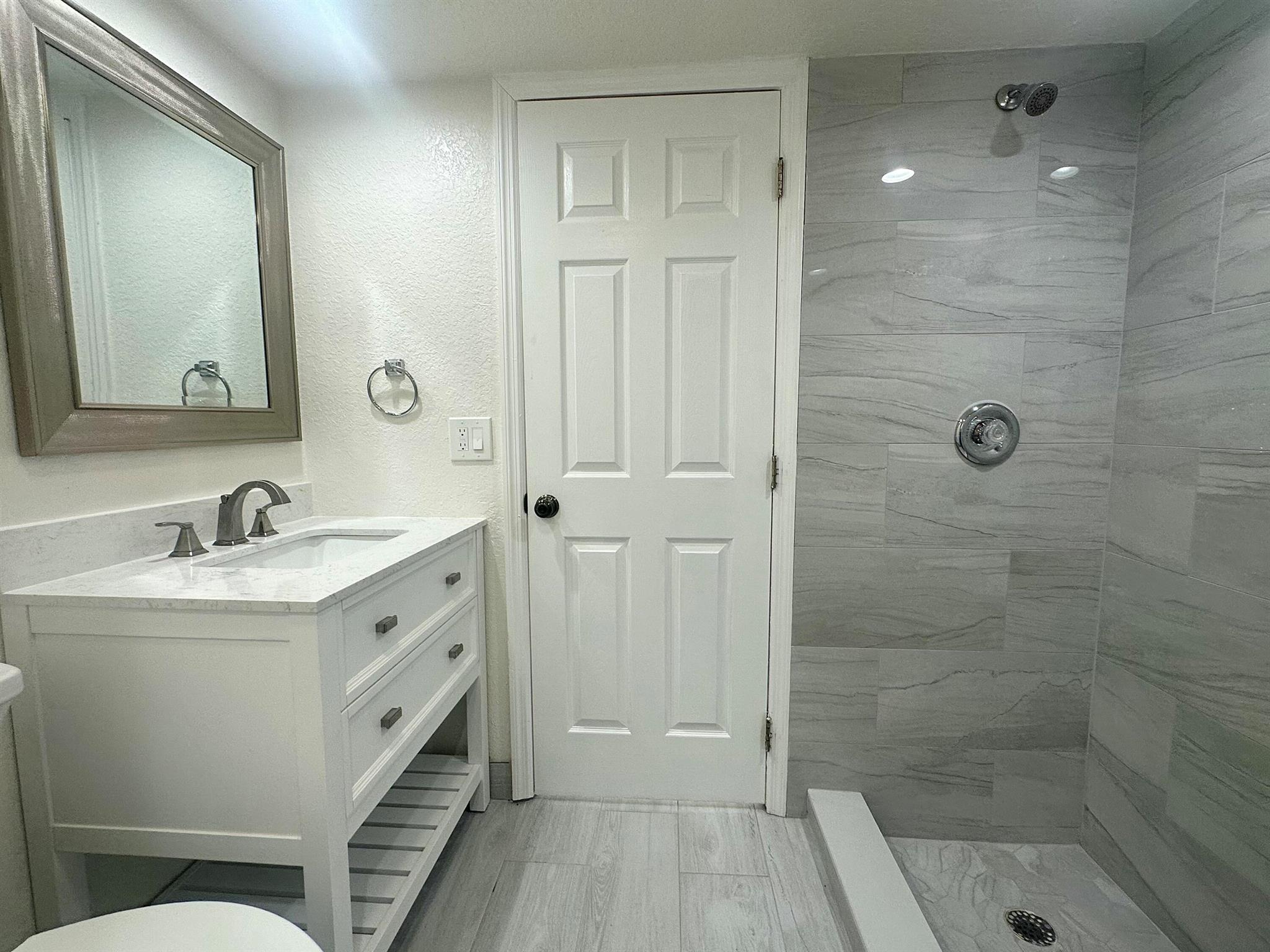 LAKEWOOD 1ST ADDITION OF - Residential Lease