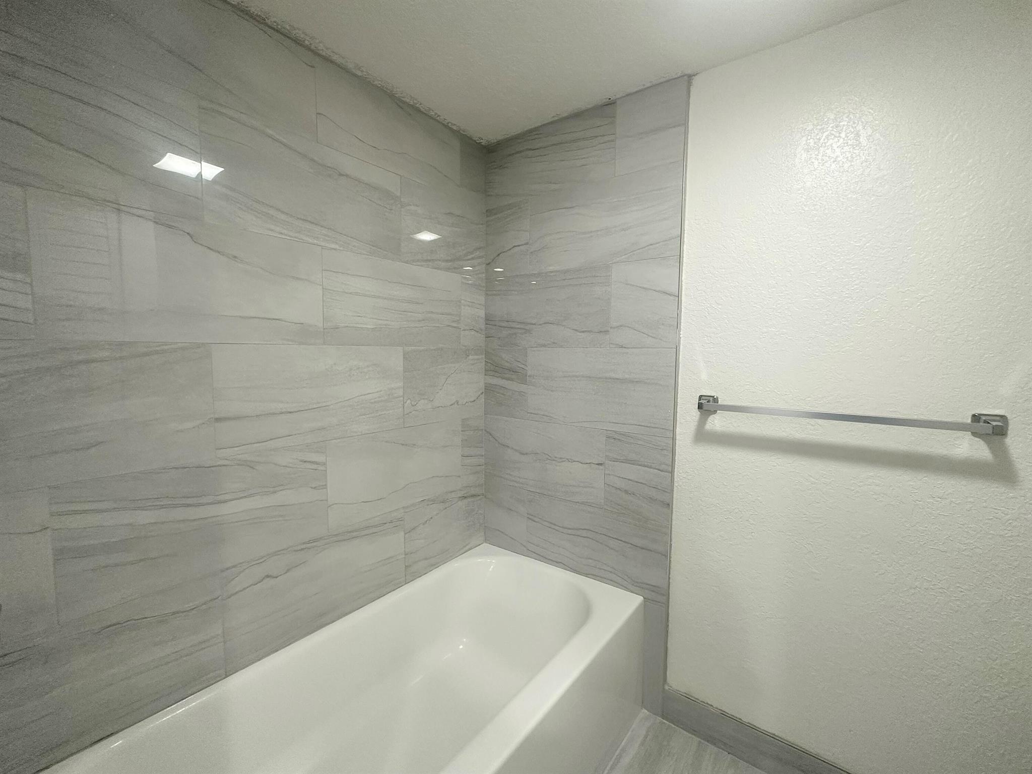 LAKEWOOD 1ST ADDITION OF - Residential Lease