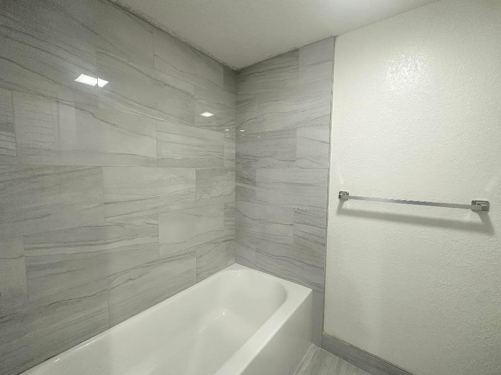 LAKEWOOD 1ST ADDITION OF PALM SPRINGS - Residential Lease