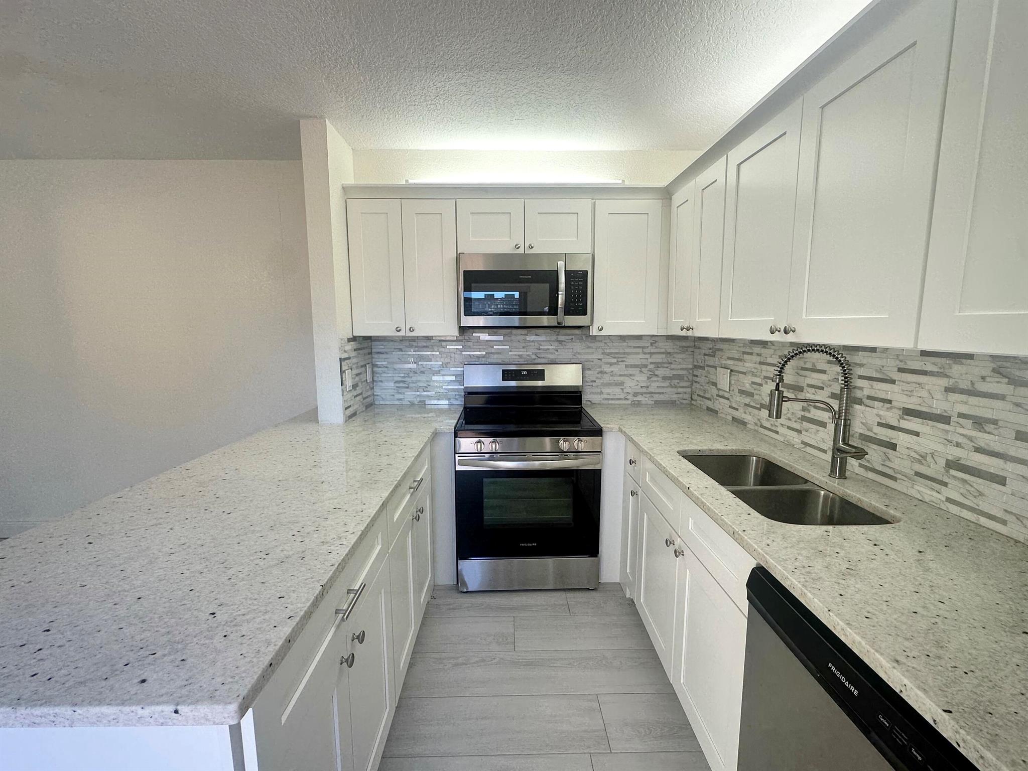 LAKEWOOD 1ST ADDITION OF - Residential Lease