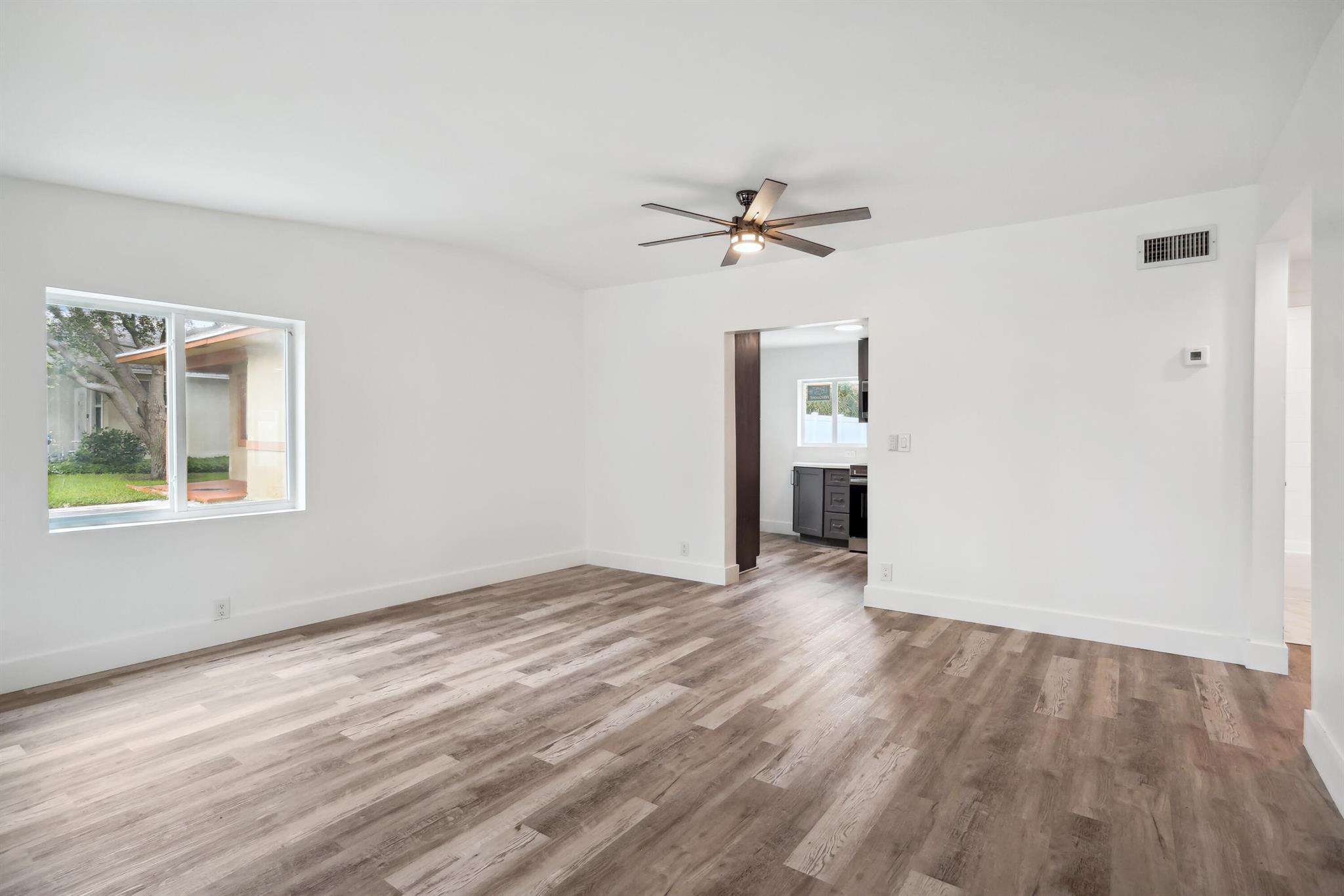 LINCOLN COURT - Residential