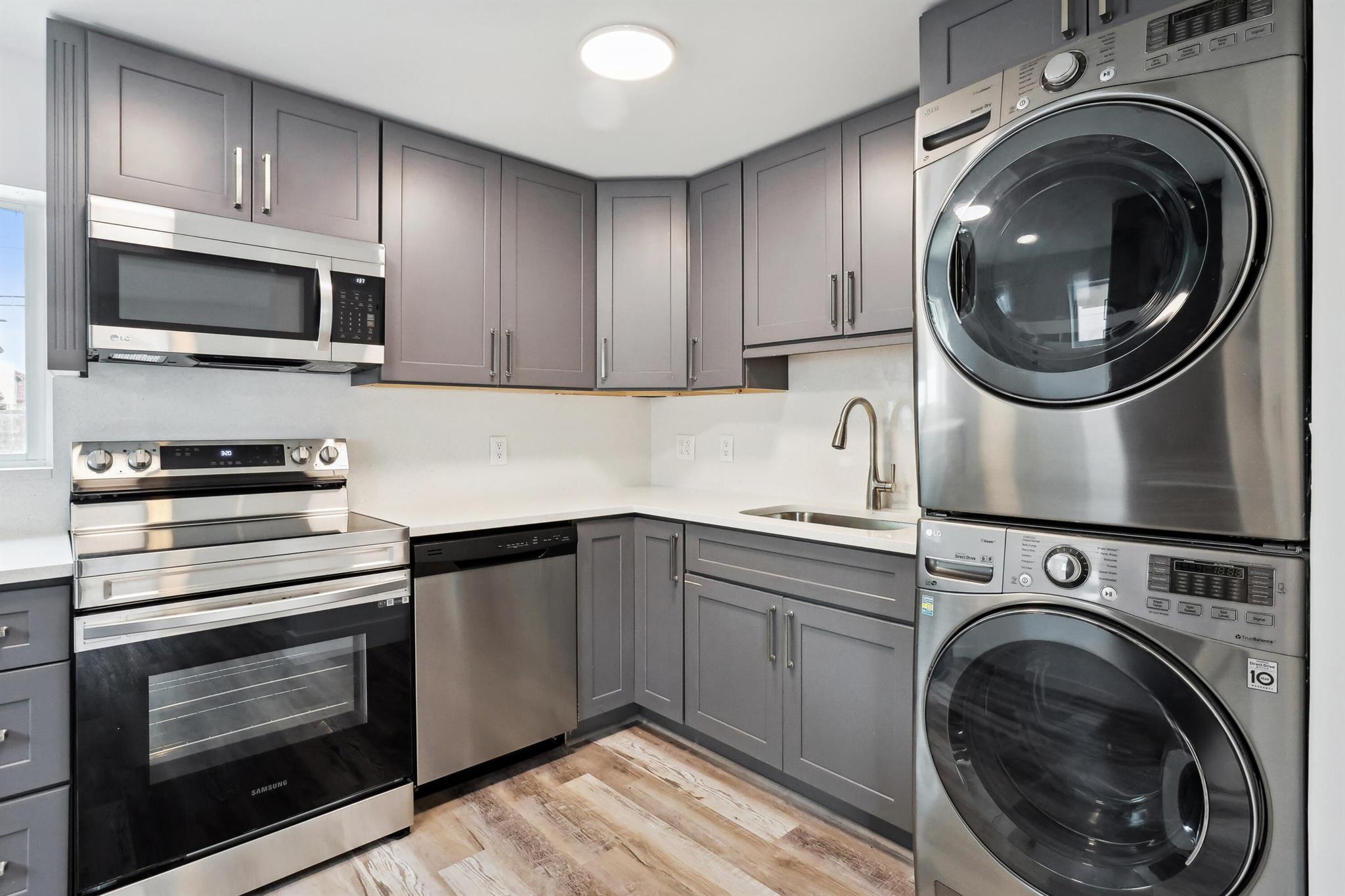 LINCOLN COURT - Residential