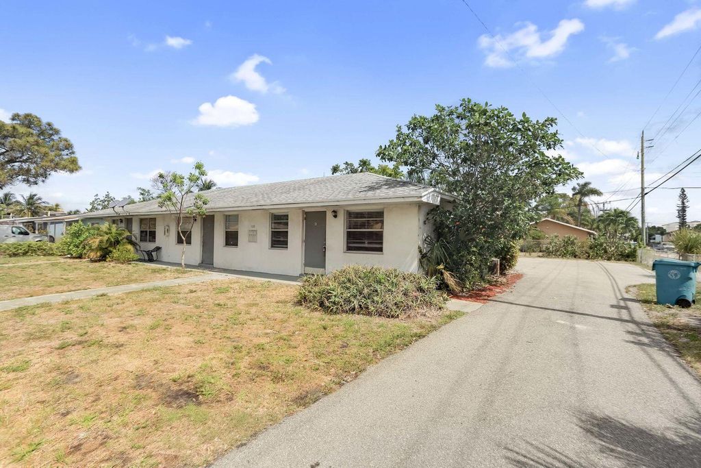 Photo of 105 SW 5th Avenue #B, Boynton Beach, FL 33435 (MLS # R11000667)