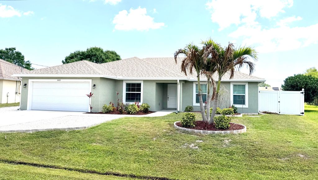 Photo of 2025 SE South Buttonwood Drive, Port Saint Lucie, FL 34952 (MLS # B26023107)
