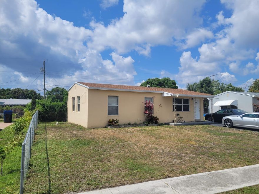 This is an amazing opportunity to purchase a 3 bedroom, CBS, single family home at a great price (suggested price $265,000) for either an investment or a place to call home.

This home has a newer roof, newer impact windows, large fully fenced yard, great for entertaining or pets a large driveway, plenty off off street parking and best of all NO HOA!

Motivated seller, bring your offers!