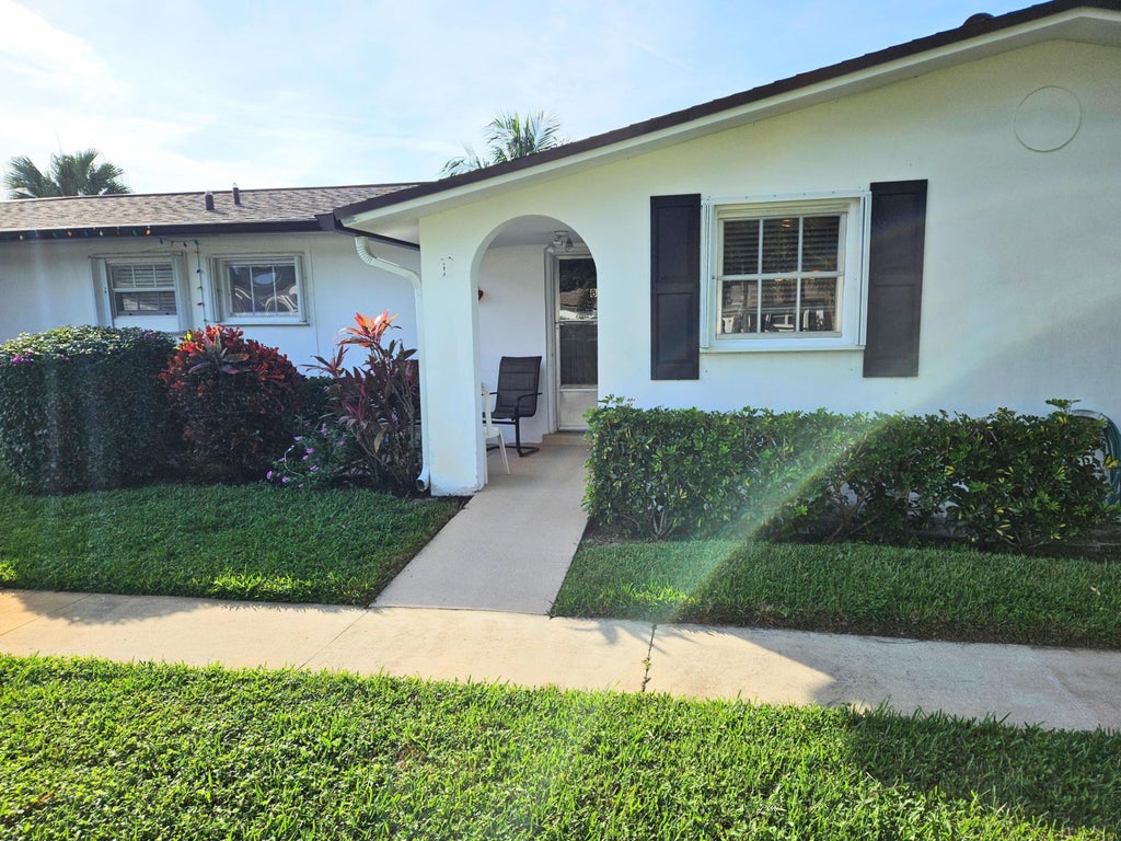 Photo of 2920 CROSLEY Drive E #B, West Palm Beach, FL 33415 (MLS # B26071139)