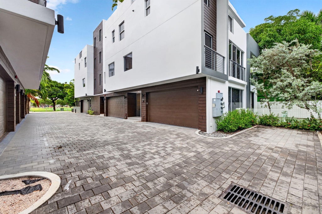 Photo of 714 NE 14TH Avenue #103, Fort Lauderdale, FL 33304 (MLS # B26091827)