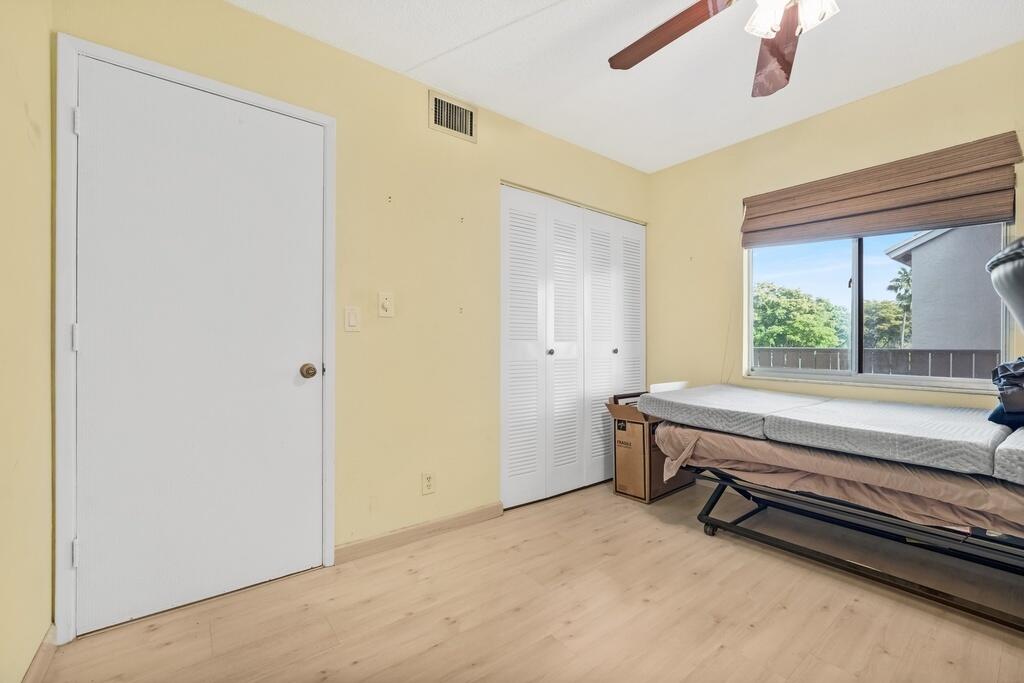 HUNTINGTON LAKES SEC THREE CONDOS - Residential