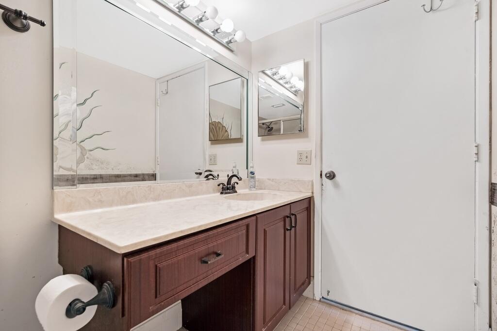 HUNTINGTON LAKES SEC THREE CONDOS - Residential