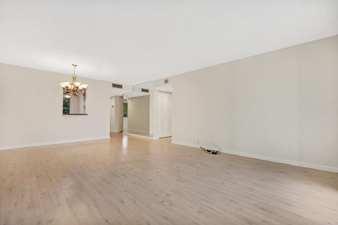 Tiny photo for 7286 Huntington Lane #405, Delray Beach, FL 33446 (MLS # B26019656)