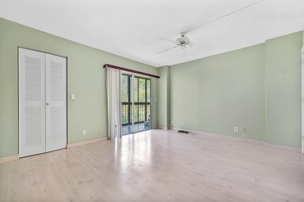 HUNTINGTON LAKES SEC THREE CONDOS - Residential