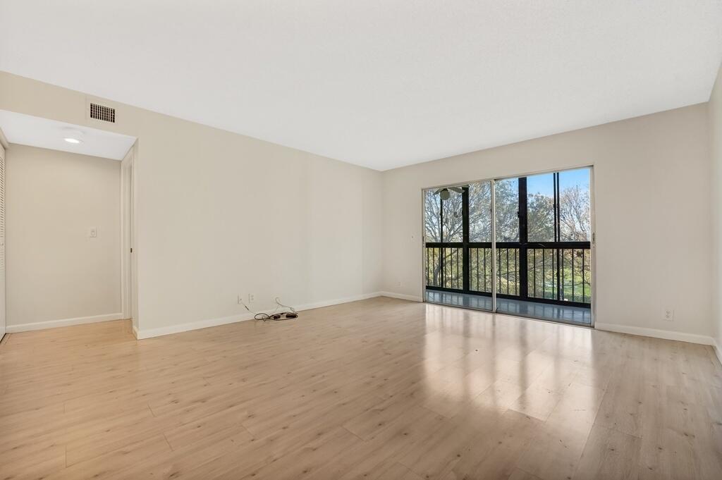 HUNTINGTON LAKES SEC THREE CONDOS - Residential