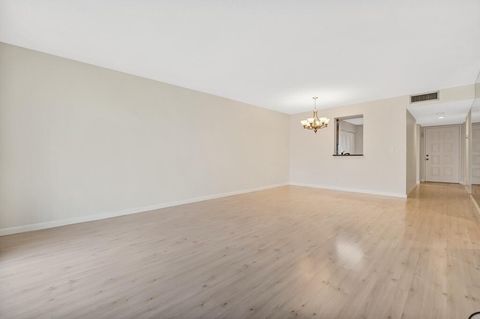 Tiny photo for 7286 Huntington Lane #405, Delray Beach, FL 33446 (MLS # B26019656)