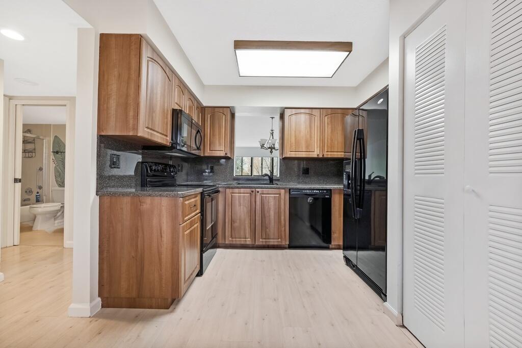 HUNTINGTON LAKES SEC THREE CONDOS - Residential