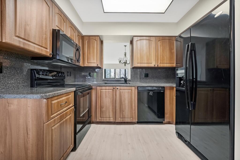 HUNTINGTON LAKES SEC THREE CONDOS - Residential