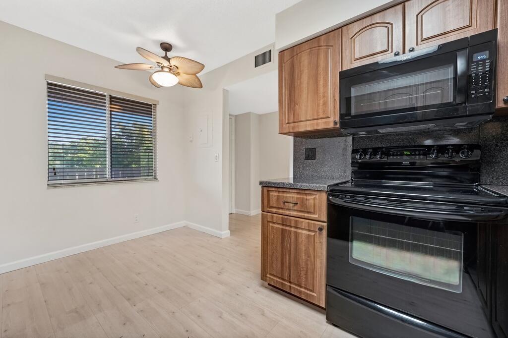 HUNTINGTON LAKES SEC THREE CONDOS - Residential