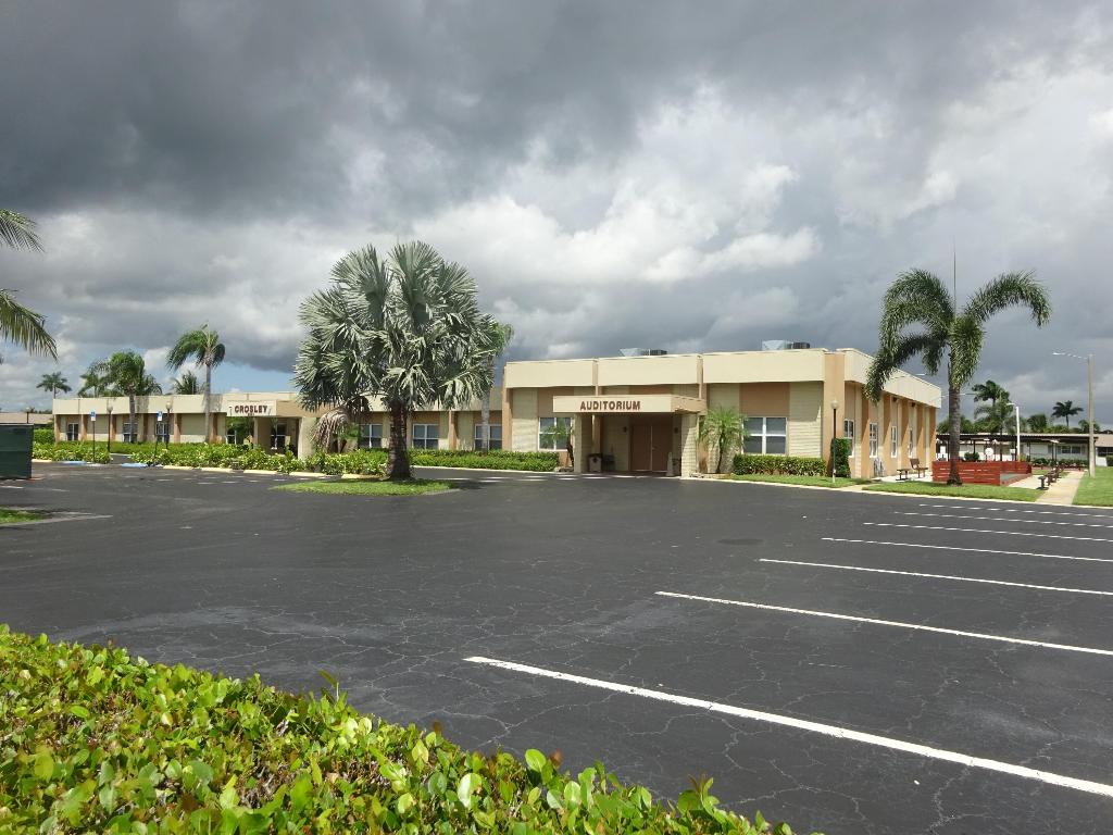 CRESTHAVEN VILLAS 14 CONDO - Residential