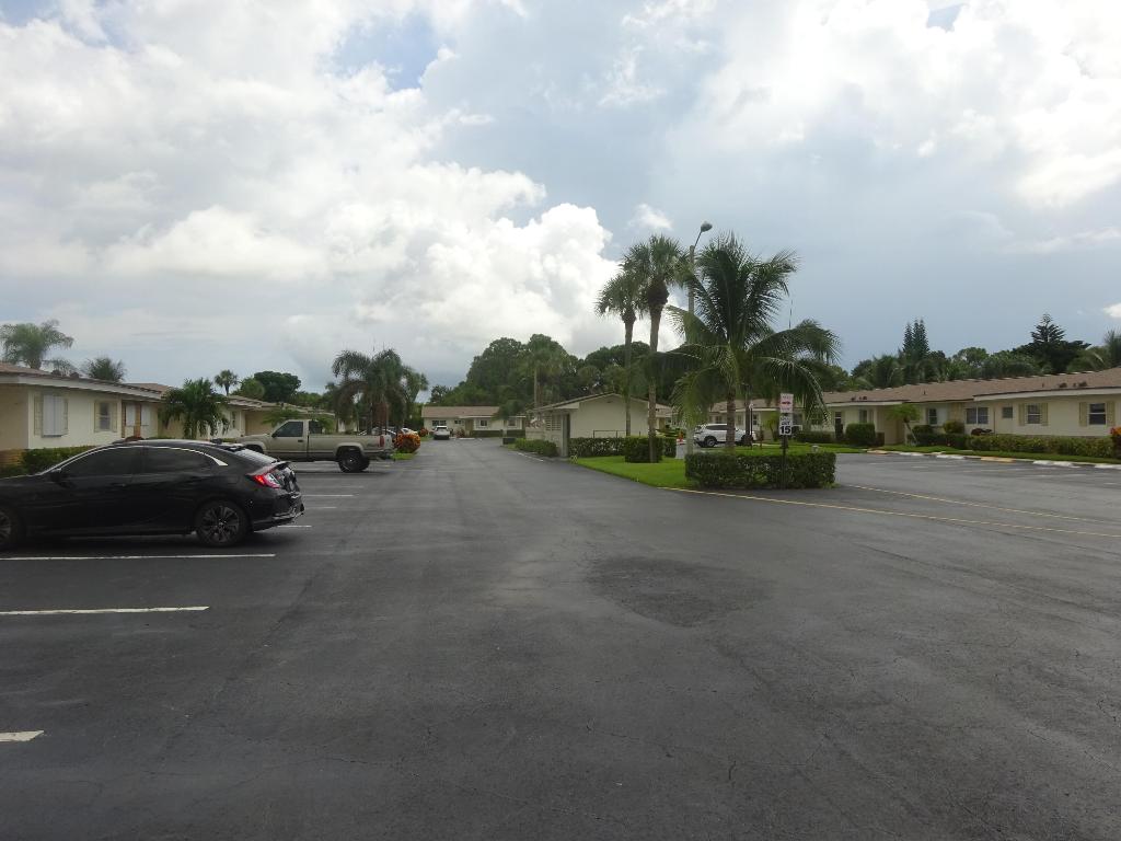 CRESTHAVEN VILLAS 14 CONDO - Residential