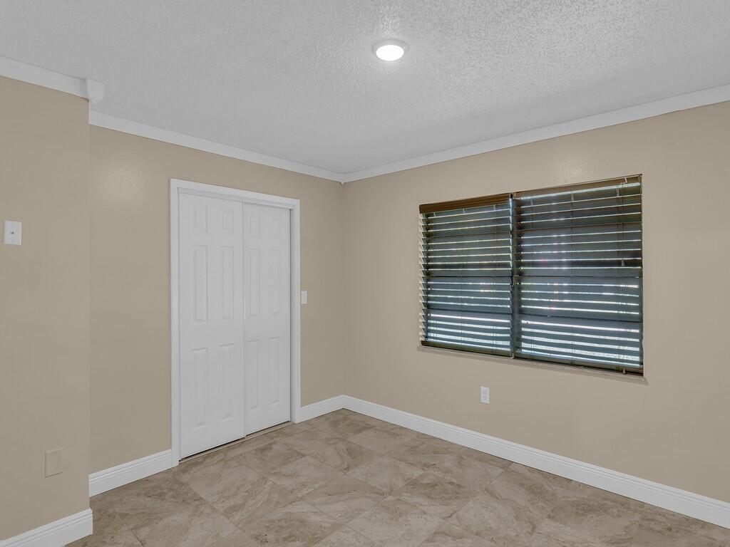 INDIAN RIVER ESTATES UNIT 9 - Residential Lease