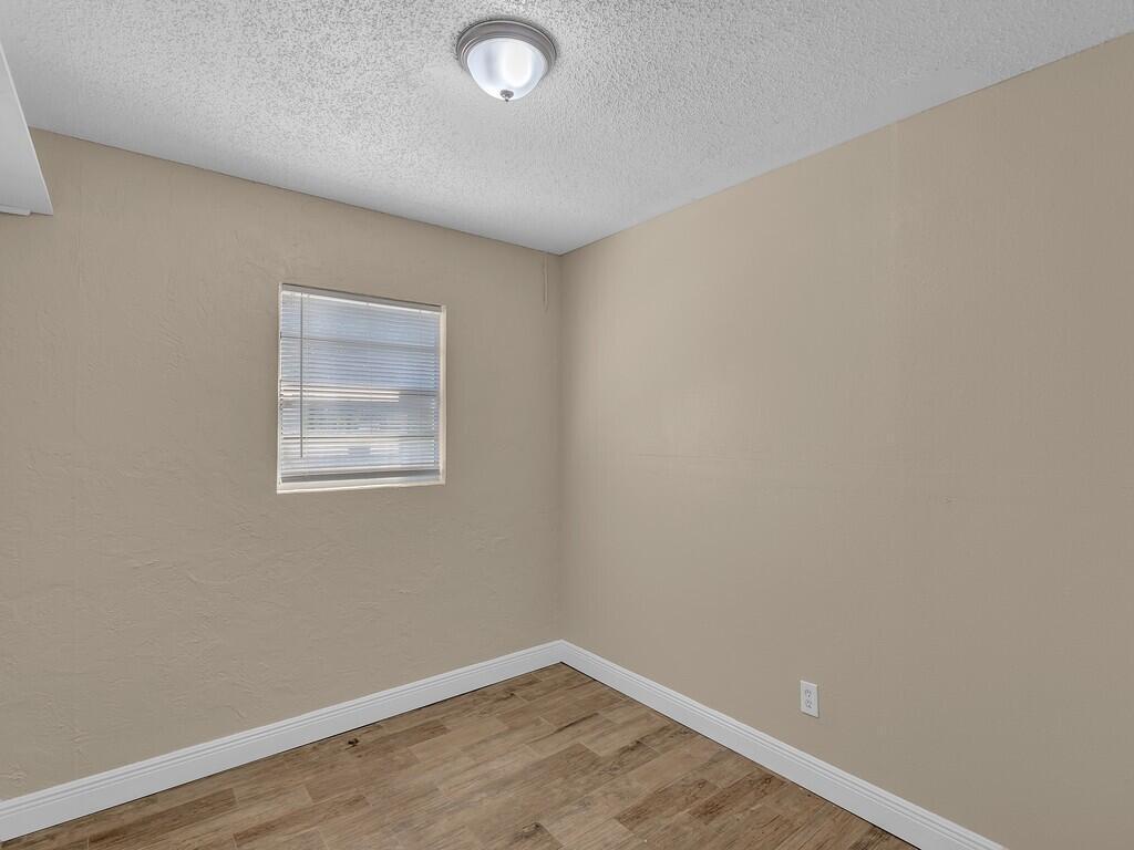 INDIAN RIVER ESTATES UNIT 9 - Residential Lease