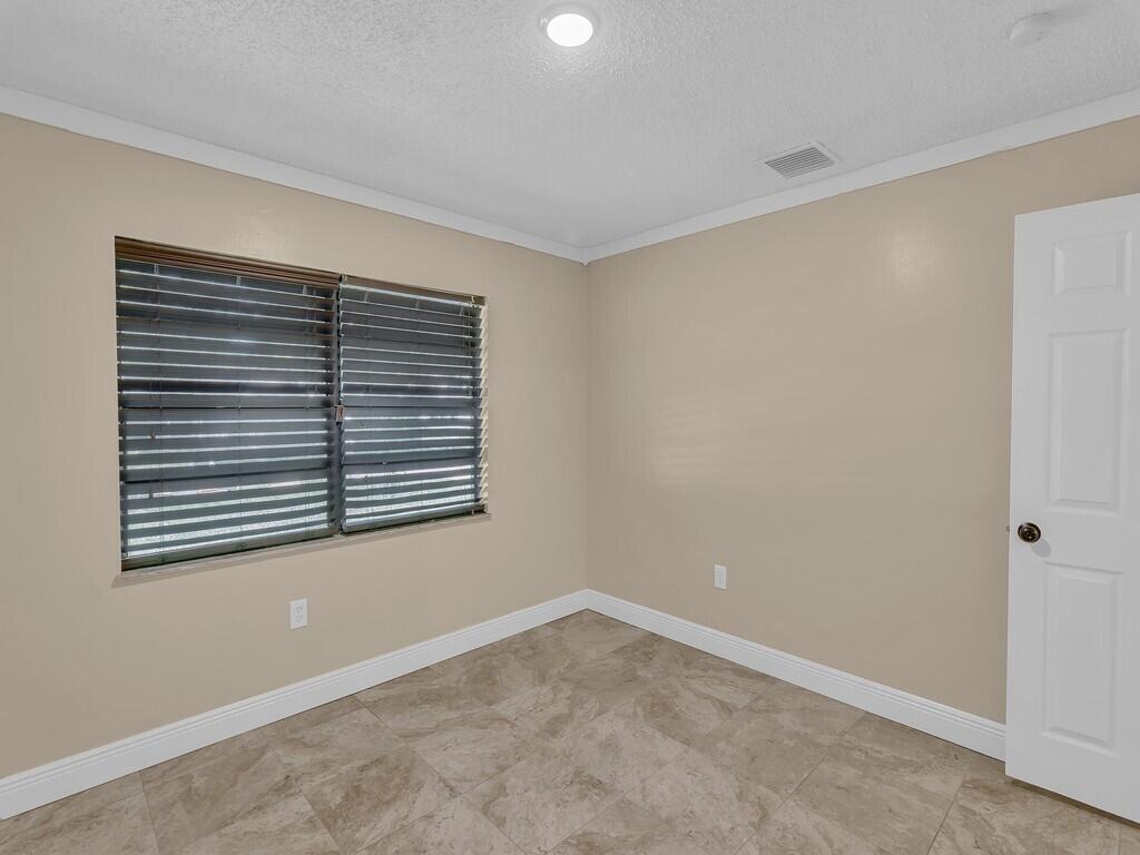 INDIAN RIVER ESTATES UNIT 9 - Residential Lease