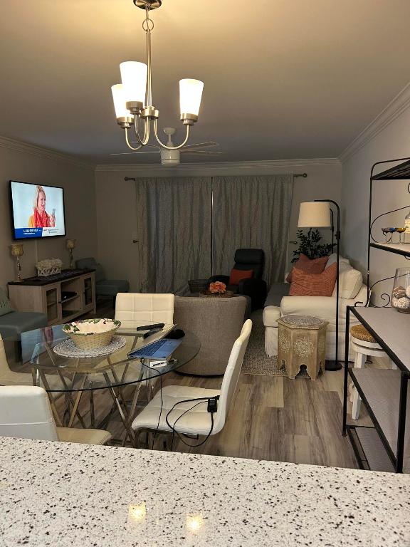 HUNTINGTON LAKES - Residential