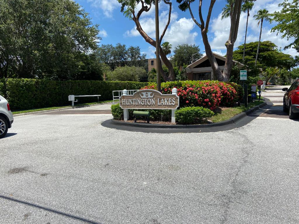 HUNTINGTON LAKES - Residential