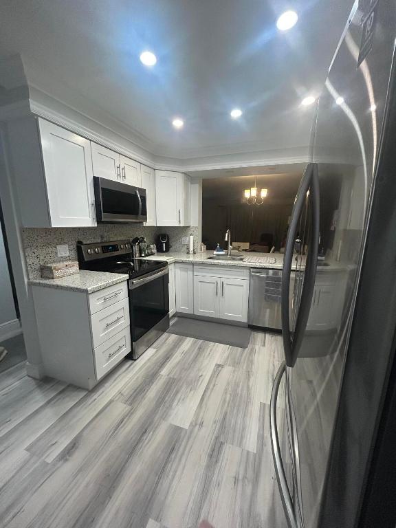 HUNTINGTON LAKES - Residential