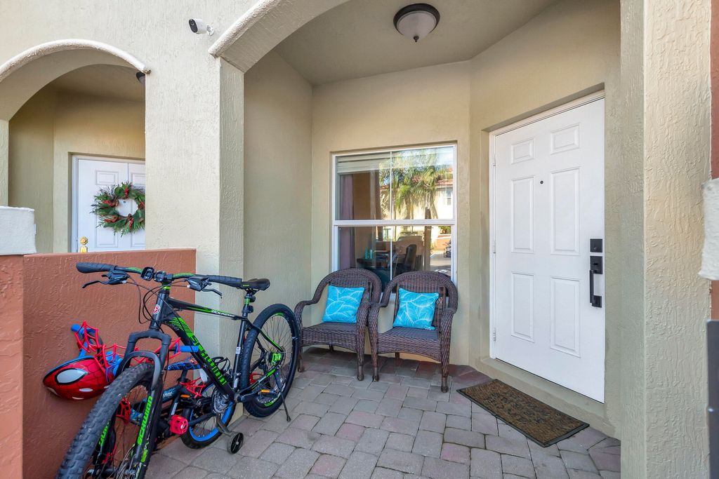 Photo of 308 Lake Monterey Circle, Boynton Beach, FL 33426 (MLS # R10936954)
