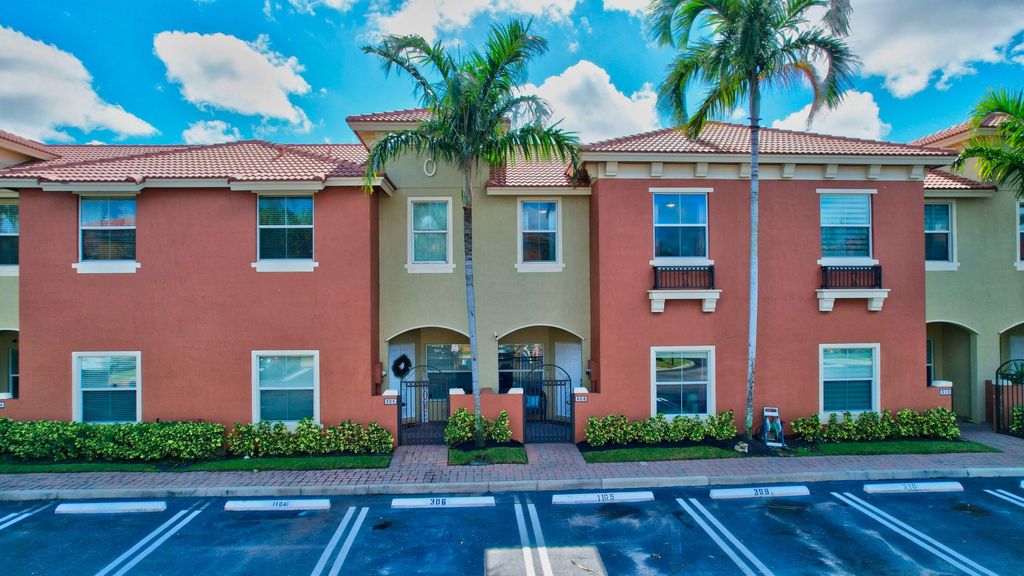 Photo of 308 Lake Monterey Circle, Boynton Beach, FL 33426 (MLS # R10936954)