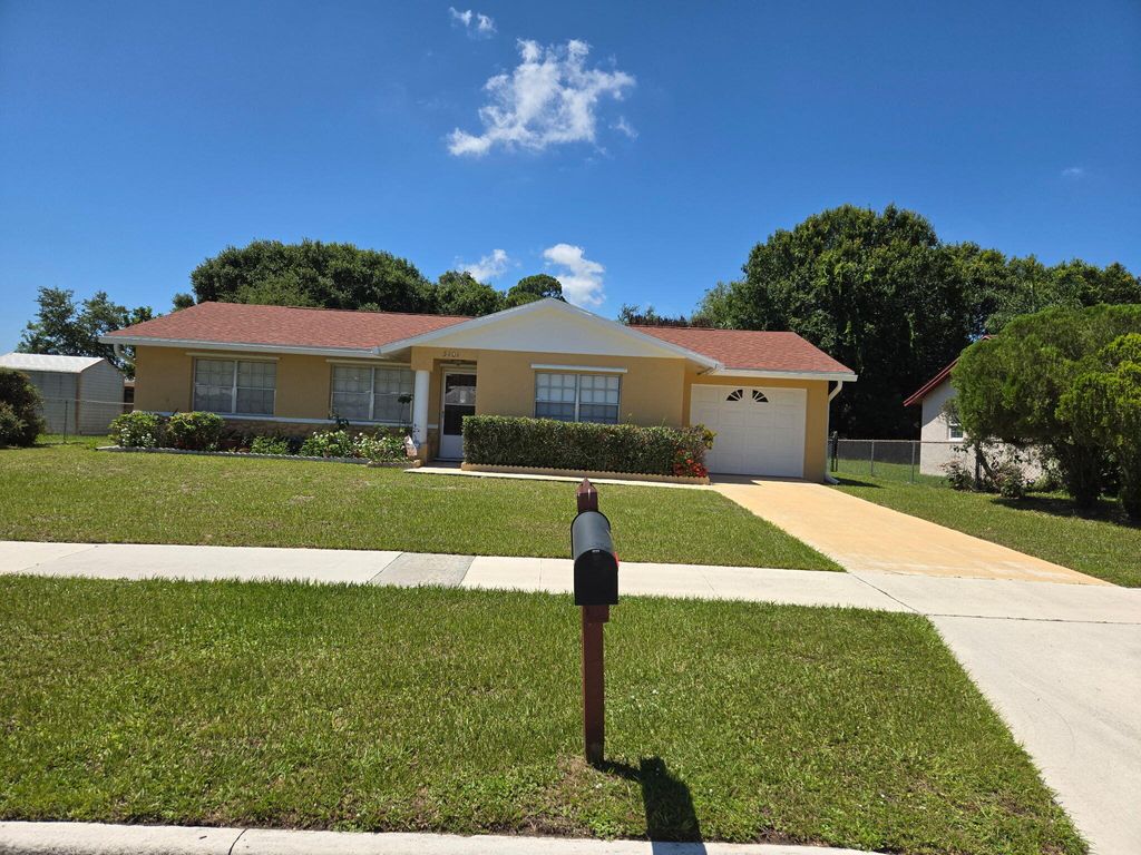 Photo of 3101 Hibiscus Avenue, Fort Pierce, FL 34947 (MLS # B26045529)