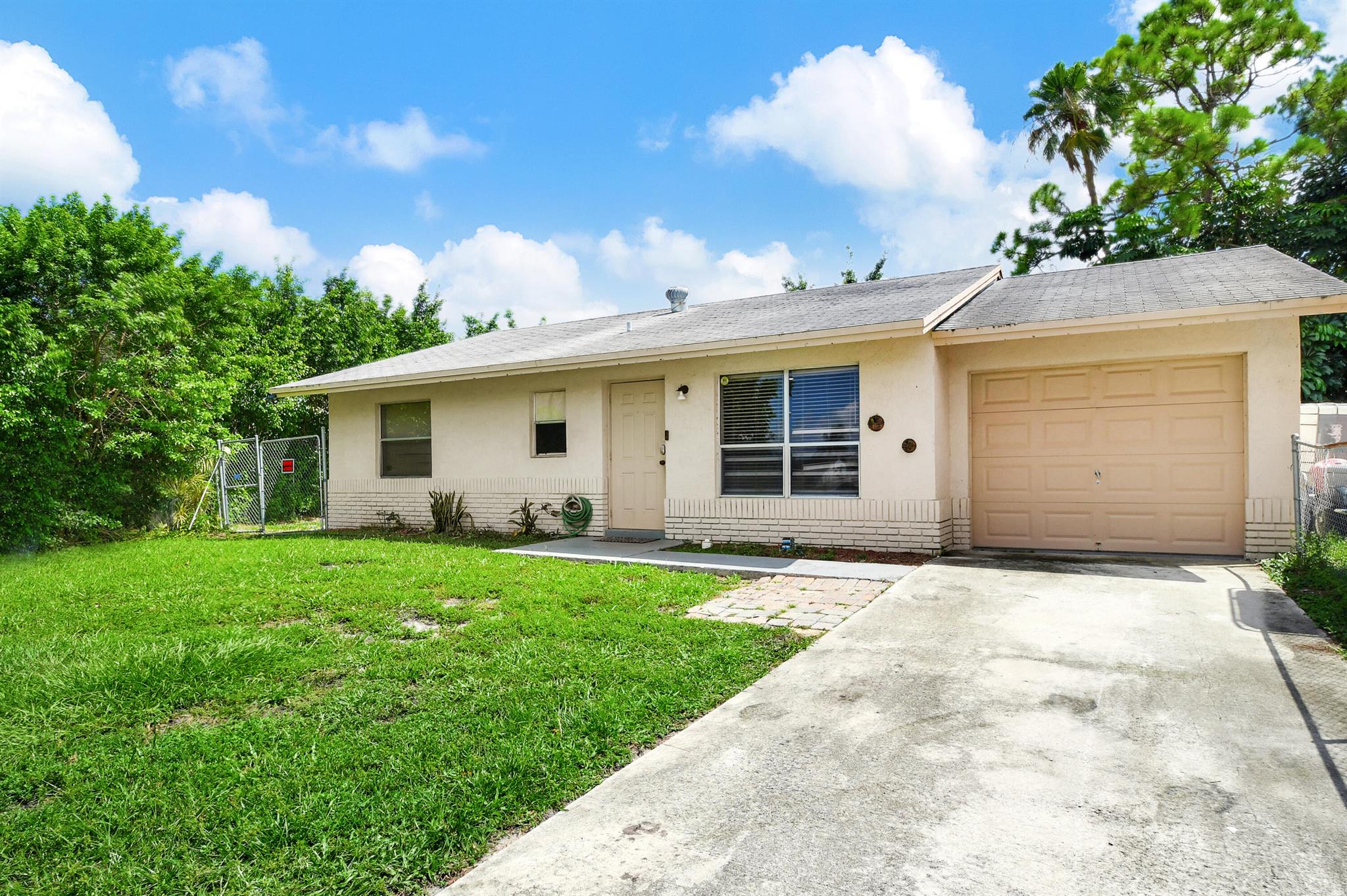 View Lake Worth, FL 33463 house