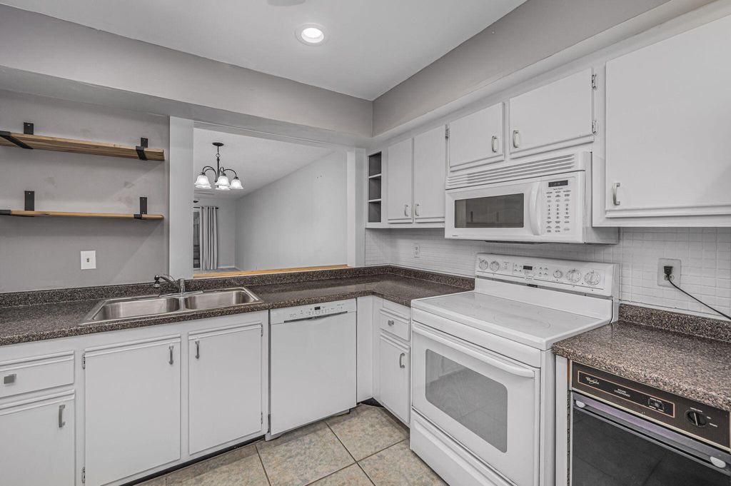 Photo of 533 S Lakes End Drive #E2, Fort Pierce, FL 34982 (MLS # R11019164)