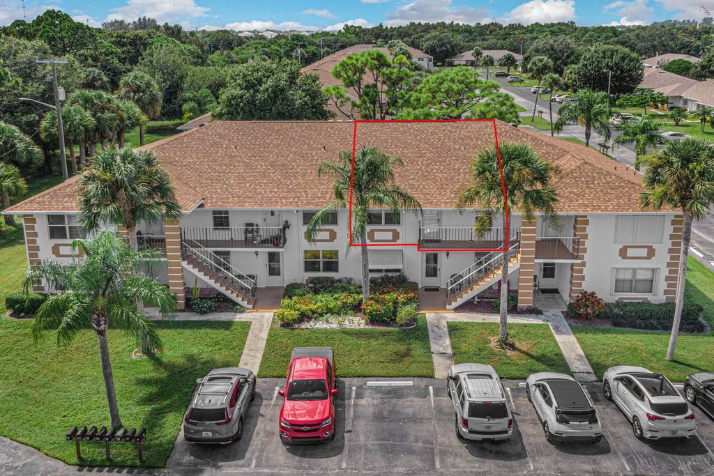 Photo of 533 S Lakes End Drive #E2, Fort Pierce, FL 34982 (MLS # R11019164)