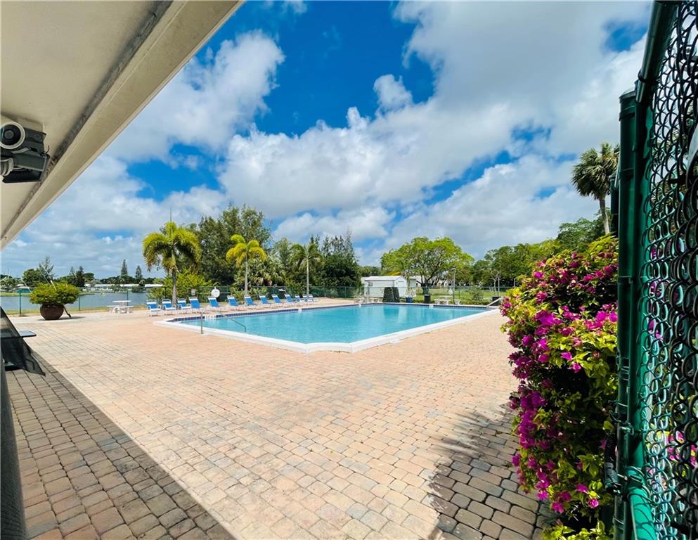 TAMARAC LAKES - Residential