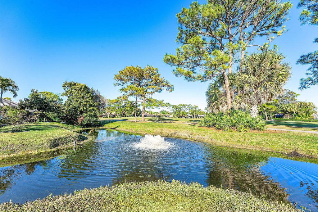 Photo of 4 Sutherland Court, Palm Beach Gardens, FL 33418 (MLS # R11161128)
