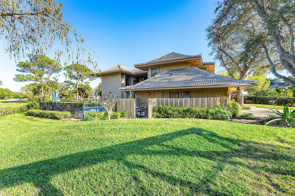 Photo of 4 Sutherland Court, Palm Beach Gardens, FL 33418 (MLS # R11161128)